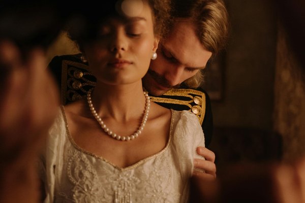 Comment le symbolisme dans l'art russe pré-révolutionnaire a-t-il reflété le climat social de l'époque ?